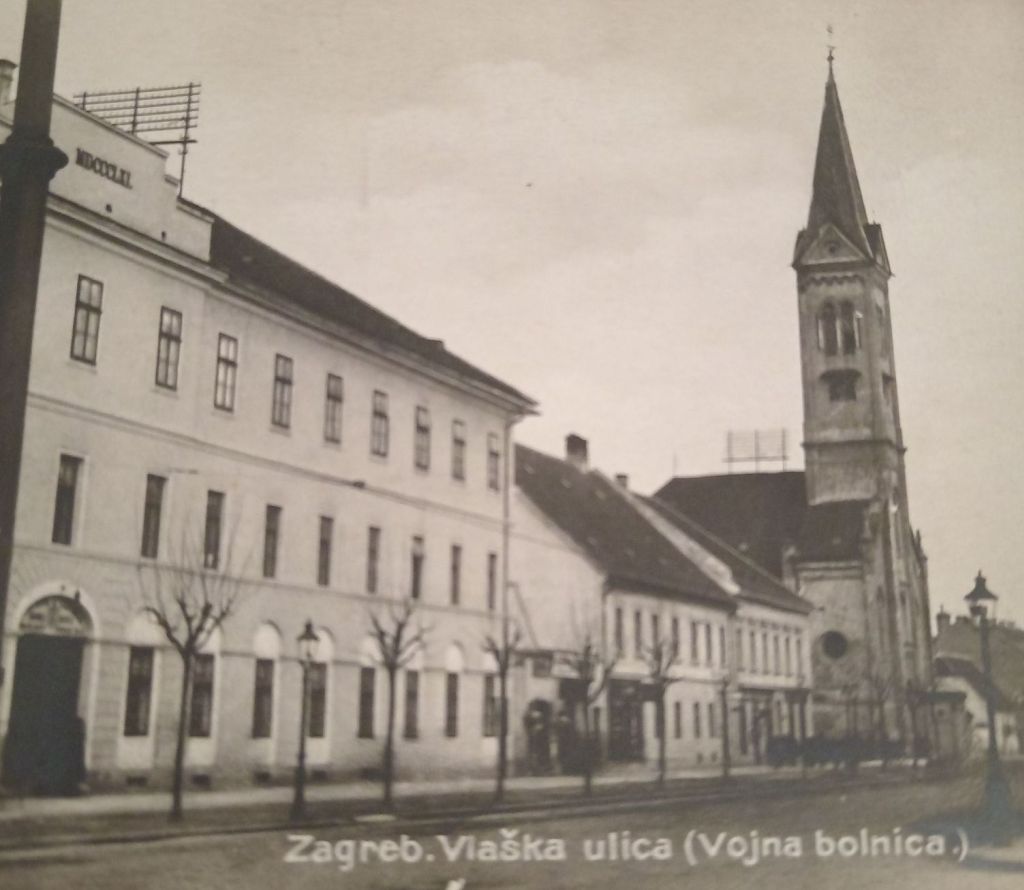 Vlaška ulica, Vojna bolnica i Petrova crkva sa starim zvonikom